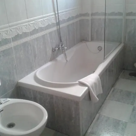 Hotel Nuevo Ara *