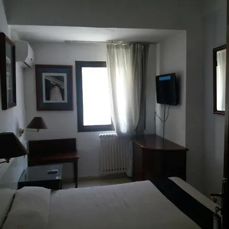 Hotel Nuevo Ara *