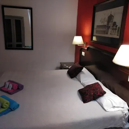 Hotel Nuevo Ara Caces